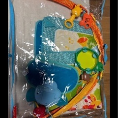 ベビージムと手押し車　子供スーツの画像