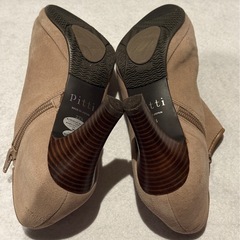 pitti ベージュ ジッパー付き ブーティ 中ヒール 22.5センチの画像