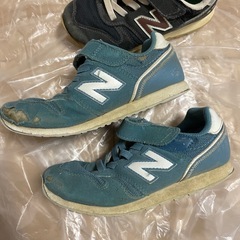 ニューバランス 子どもスニーカー 2足セット 18cm 19cmの画像