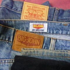 綺麗な中古ですジーパン4枚コーデュロイ１枚別にベルト等おまけ付、股下約７５ｃｍ。の画像