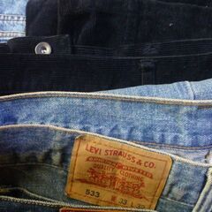 綺麗な中古ですジーパン4枚コーデュロイ１枚別にベルト等おまけ付、股下約７５ｃｍ。の画像