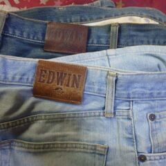 綺麗な中古ですジーパン4枚コーデュロイ１枚別にベルト等おまけ付、股下約７５ｃｍ。の画像