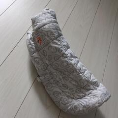エルゴ 抱っこひもの代名詞として世界中で愛される「Ergobaby（エルゴベビー）」専用の「インファント インサート（首が座る前の新生児用パッド」の画像