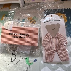 うさぎのぬいぐるみとパジャマ