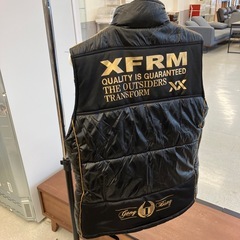 HA2502-175 配送不可 Xfrm ダウンベスト サイズ:3 ブラック ゴールド 破れほつれ汚れ有りの画像