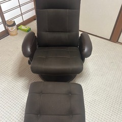 オットマン付きリクライニングチェア
