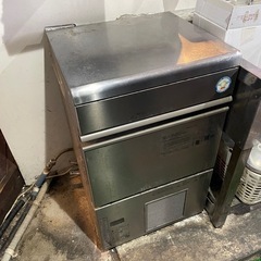 業務用製氷器　早く売りたいので値下げ大幅可能！