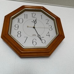 壁掛け電波時計の画像