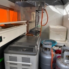 グリルチキン搭載キッチンカーの画像