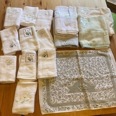 刺繍入りホワイトタオルセット 15点　花柄　バスタオル　バスマッ...