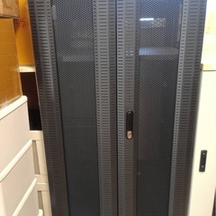 サーバーラック黒メッシュ