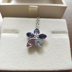 【SWAROVSKI】花型ネックレス