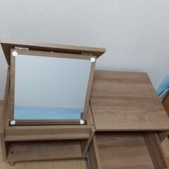 【価格相談に応じます】ローテブル（鏡つき）の画像