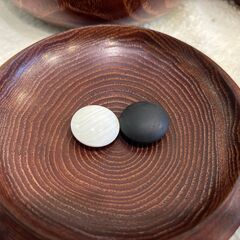 【愛品館八千代店】高級碁石　碁笥付き　本蛤碁石36号　那智黒の画像