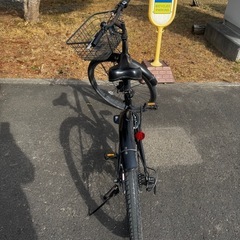 空気入れも付いてくる、使用期間4年のカゴ付き自転車 
の画像