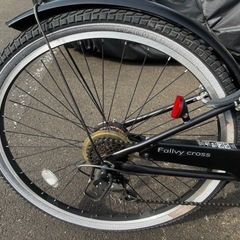 空気入れも付いてくる、使用期間4年のカゴ付き自転車 
の画像