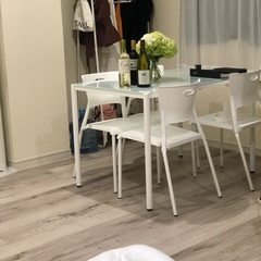 ダイニングテーブルの画像