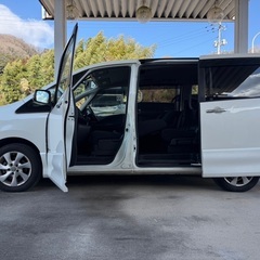 フリップダウンモニター付き☆ガソリン代 節約☆S-HYBRID入りました‼️25年式☆車検2年付き！大人気☆ニッサン セレナ☆ 8人乗り☆Bluetoothナビ☆走行中DVD見れます☆ETC☆バックカメラ☆ドラレコ付きのフル装備☆両側電動スライドドア☆ クルーズコントロール搭載☆ウィンカーミラー☆フル装備☆車内広々三列シート‼️の画像