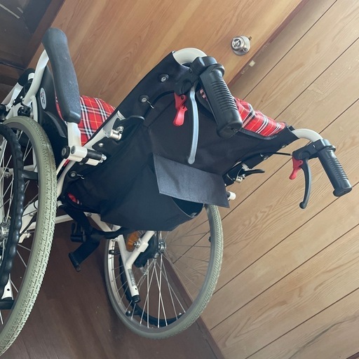 取引先決まりました　車椅子　赤白チェック