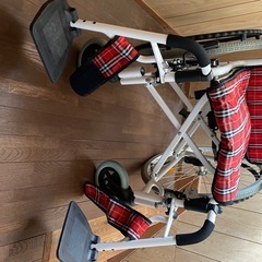 取引先決まりました　車椅子　赤白チェックの画像