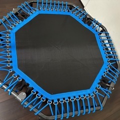 美品　トランポリンの画像
