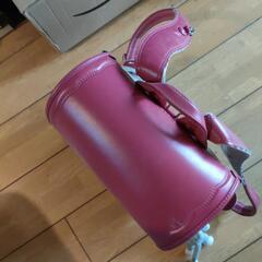 赤のランドセルの画像