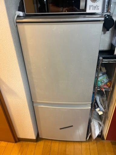 グレーの冷蔵庫（中古・正常動作）