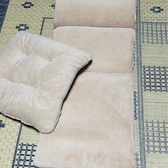 新品　テレビ枕　背当てクッション