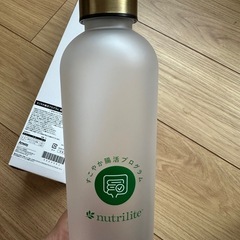 新品未使用　携帯ボトル　１L【1000ml】細身なデザインの画像