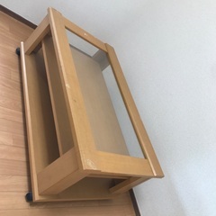 コマ付きのローテーブルの画像