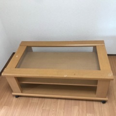 コマ付きのローテーブルの画像