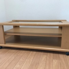 コマ付きのローテーブルの画像