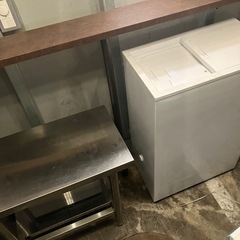 冷凍庫、作業台
