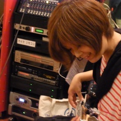 「プロアーティストが直接指導する音楽スクール」ドラム&ベースのグ...