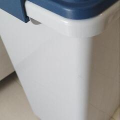 ゴミ箱の画像
