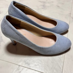パステルブルー　パンプス　ヒールの画像