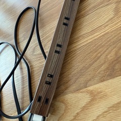 【取引中】エレコム 電源タップ 雷ガード 6個口 木目調 2m ECT-0202Wの画像