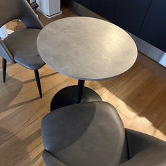 テーブル・椅子2脚セットの画像