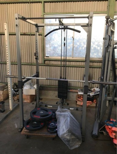 ボディソリッド製パワーラックラットケーブルオプション+オリンピックバーベルシャフトクリップ付+ラバープレート65kg分、プレートツリー、