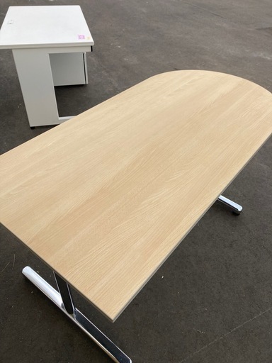 【中古オフィス家具在庫多数】美品 UCHIDA ウチダ ミーティングテーブル 半円テーブル 150cm幅 ブランドオフィス家具 会議テ
