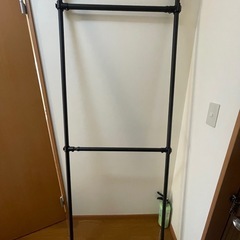 突っ張りハンガーラック