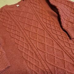ユニクロ UNIQLO 赤 ボルドー ケーブルニットワンピース 120の画像