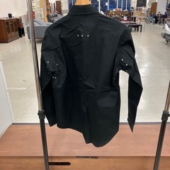 HA2502-189 配送不可 LAUTREAMONT MEN シャツ 比翼 ペンキ ハトメ ブラック フリーサイズ 毛玉有りの画像