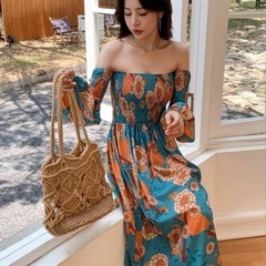 ほぼ新品✨フローラルオフショルダーワンピースの画像