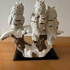 白フクロウの置き物の画像