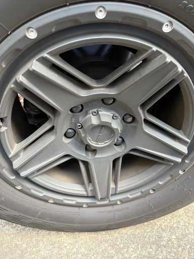 スタッドレスタイヤホイールセット　プラド