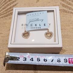 Londonロンドン🇬🇧BUCKLEY ピアスの画像