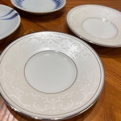 小皿何枚でも100円の画像