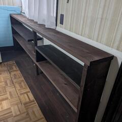 足場板製の陳列棚の画像