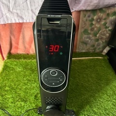 プライスダウン！！美品！！新古品！BLACK！デジタルオイルヒーター POCCA WGDO113BKの画像